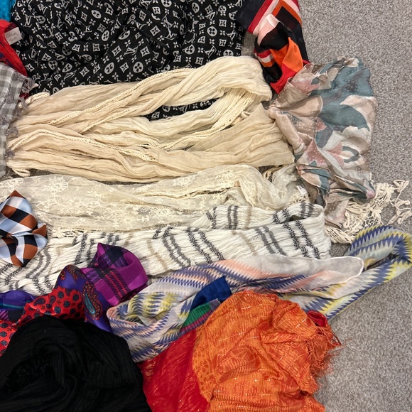 25 scarves! - Picture 4 of 4